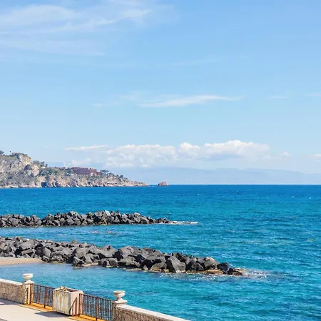 アパート Il Fronte Mare Di Naxos Luxury ジャルディーニ・ナクソス